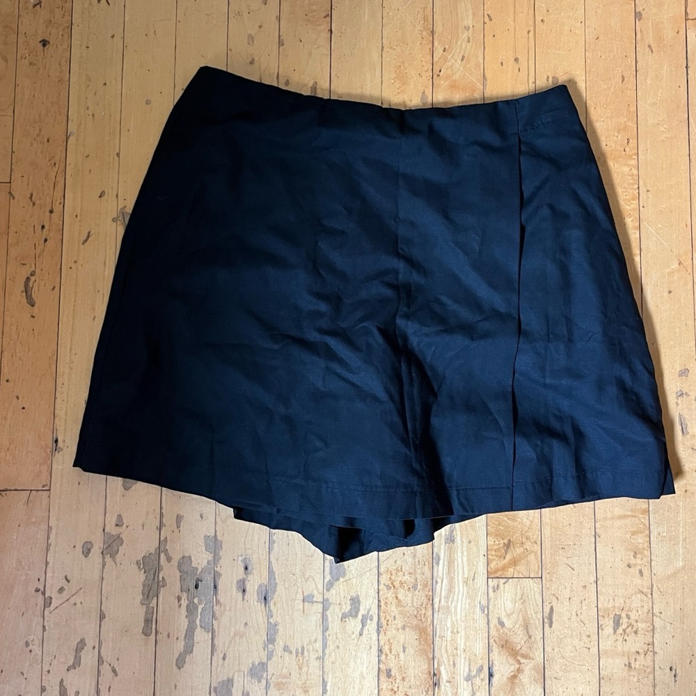 Uniqlo faux wrap black skort! NWOT